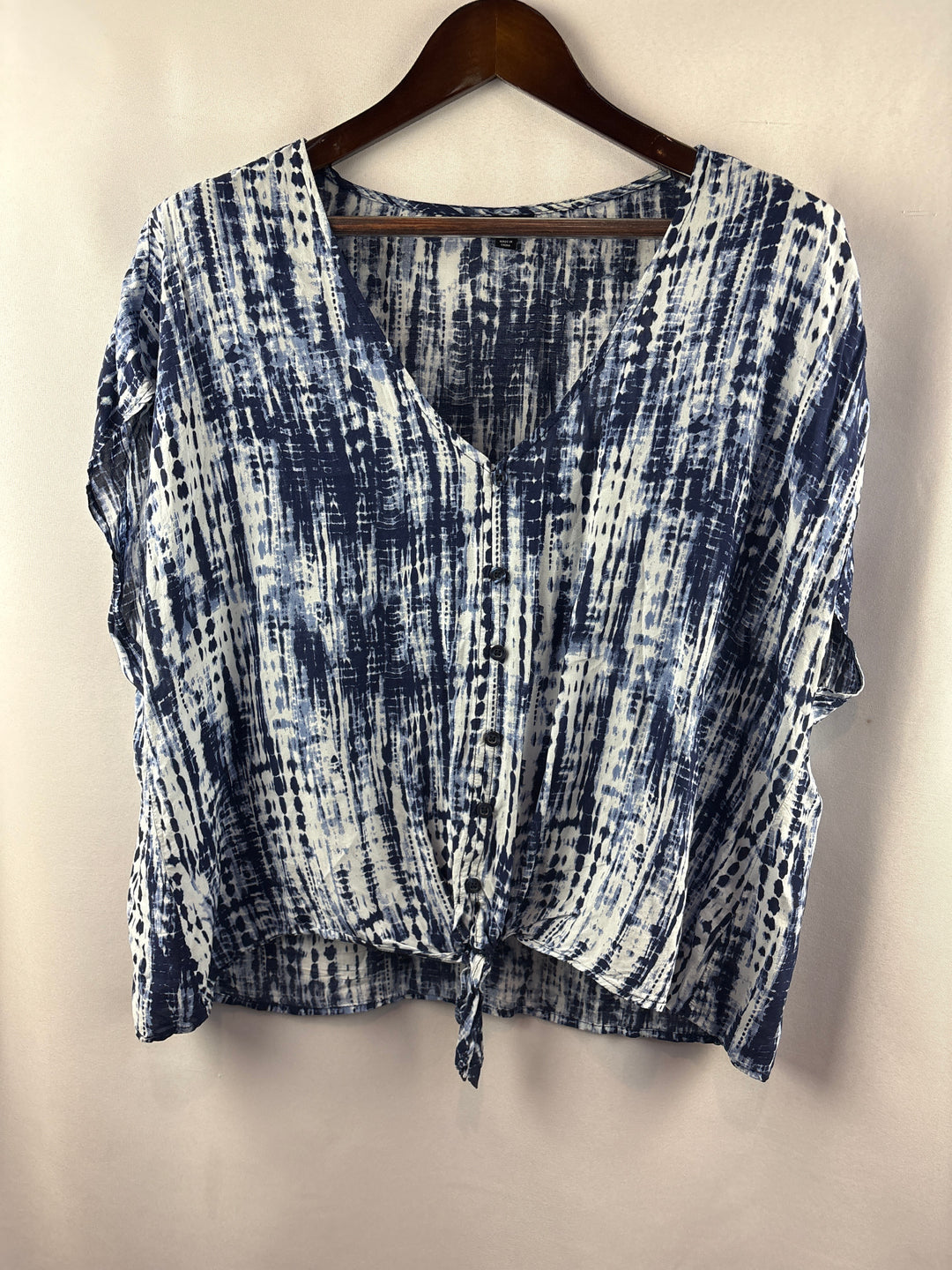 Women’s Torrid Size 1 Blue &amp; White Tie-Dye Button Up Shirt
