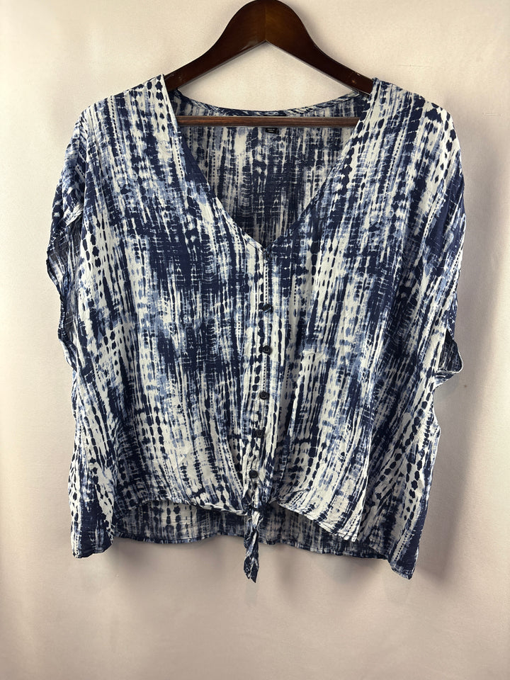Women’s Torrid Size 1 Blue &amp; White Tie-Dye Button Up Shirt