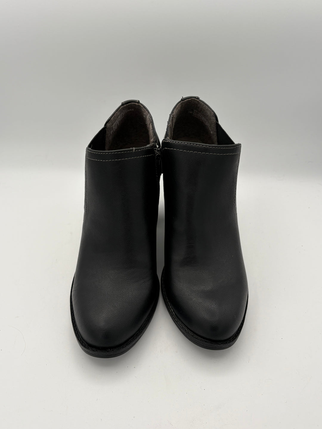 Women’s Eüro Soft Size 8 Black Leather Ankle Boots