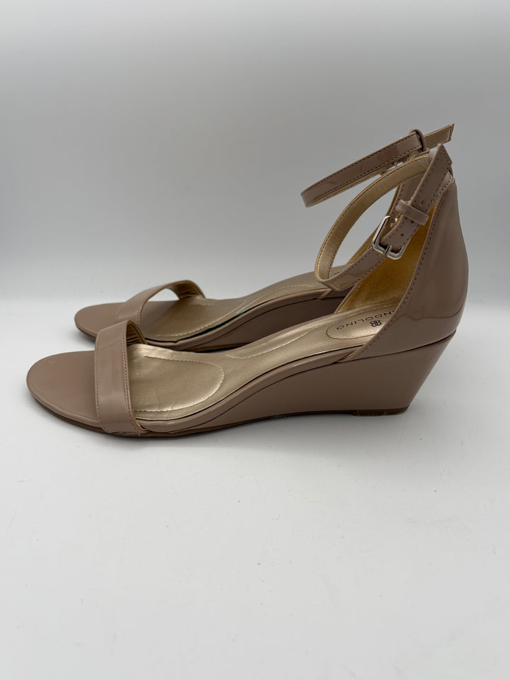 Women’s Bandolino Size 8.5 Nude Patent Leather Sandal Wedges