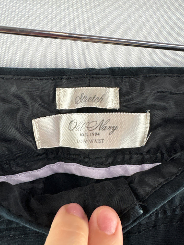 Women’s Old Navy Size 6 Low-Waisted Black Wide Leg Pants