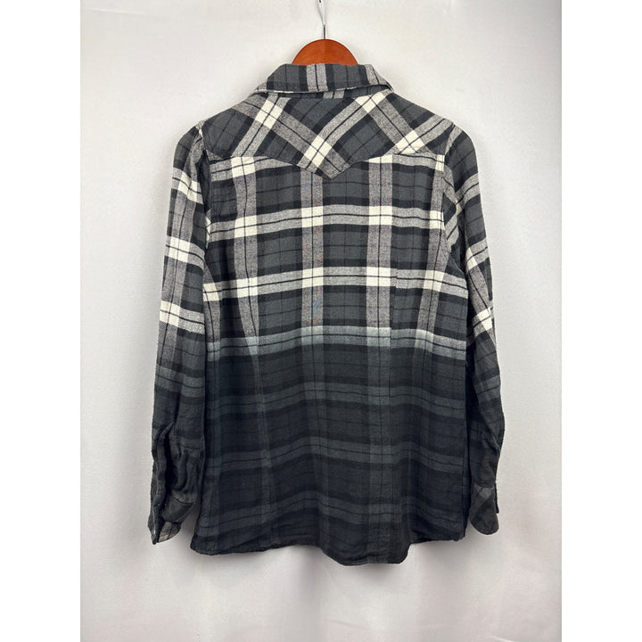Women’s Stillwater Supply Co. Medium White, Black & Gray Ombré Snap Button Up
