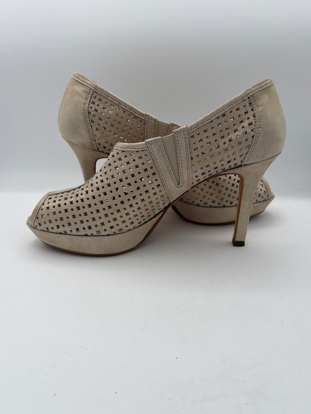Women’s Paul Green Size 9 Goldish Taupe Suede Pumps