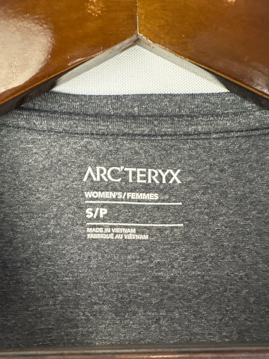 Women’s Arc’Teryx Small Dark Gray Sport T-Shirt