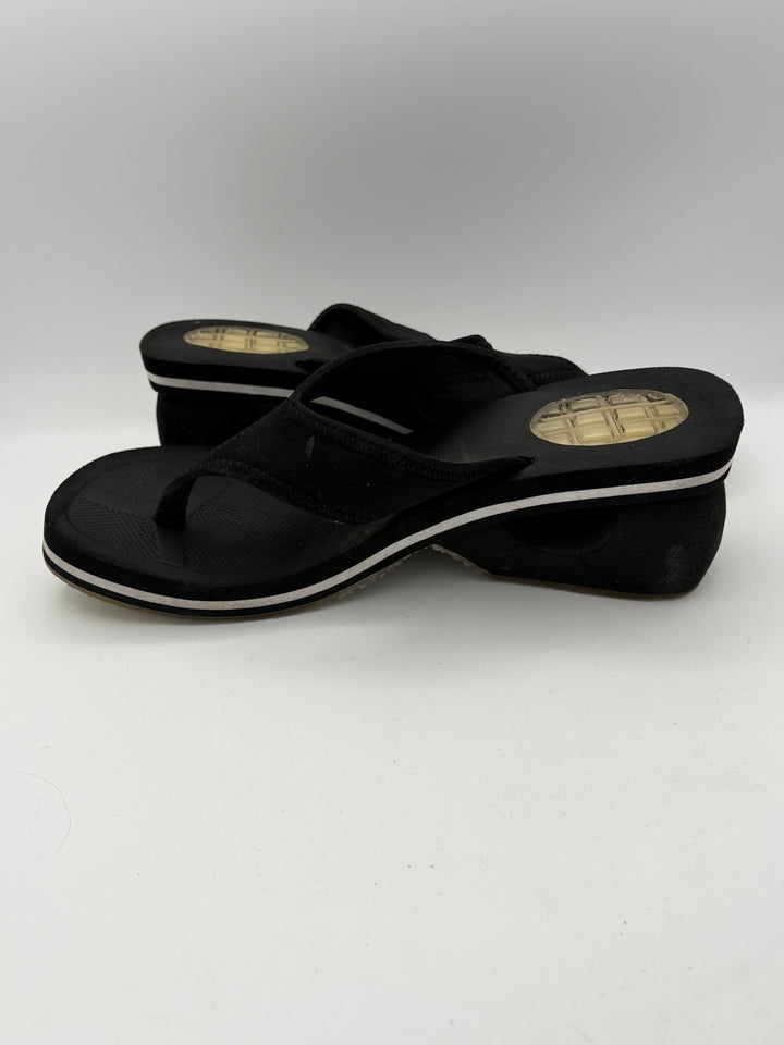Women Somethin’ Else Skechers Size 8 Black Thong Heels