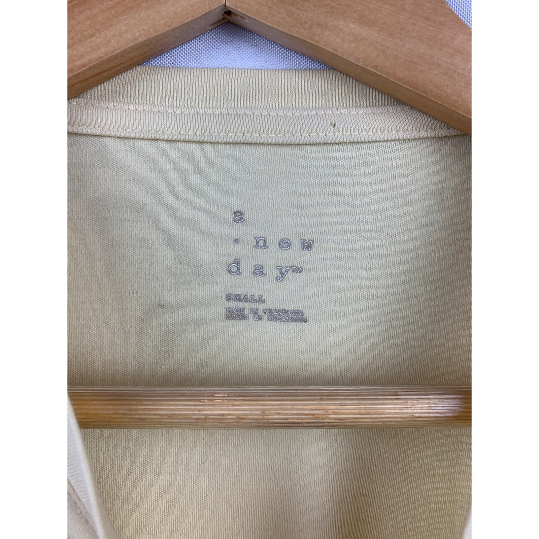 A New Day Womens Small Crewneck T-Shirt With Pocket