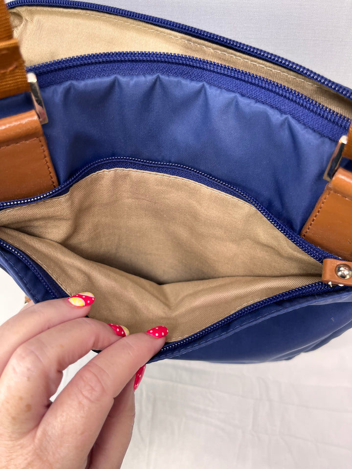 TravelSmith Anti Theft Crossbody Bag Travel Organizer Multi Pocket Shoulder Purse