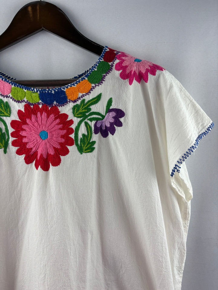 Women’s Handmade XL White w/ Floral Embroidery Blouse
