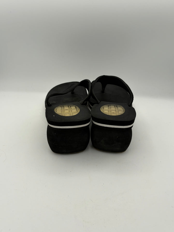 Women Somethin’ Else Skechers Size 8 Black Thong Heels