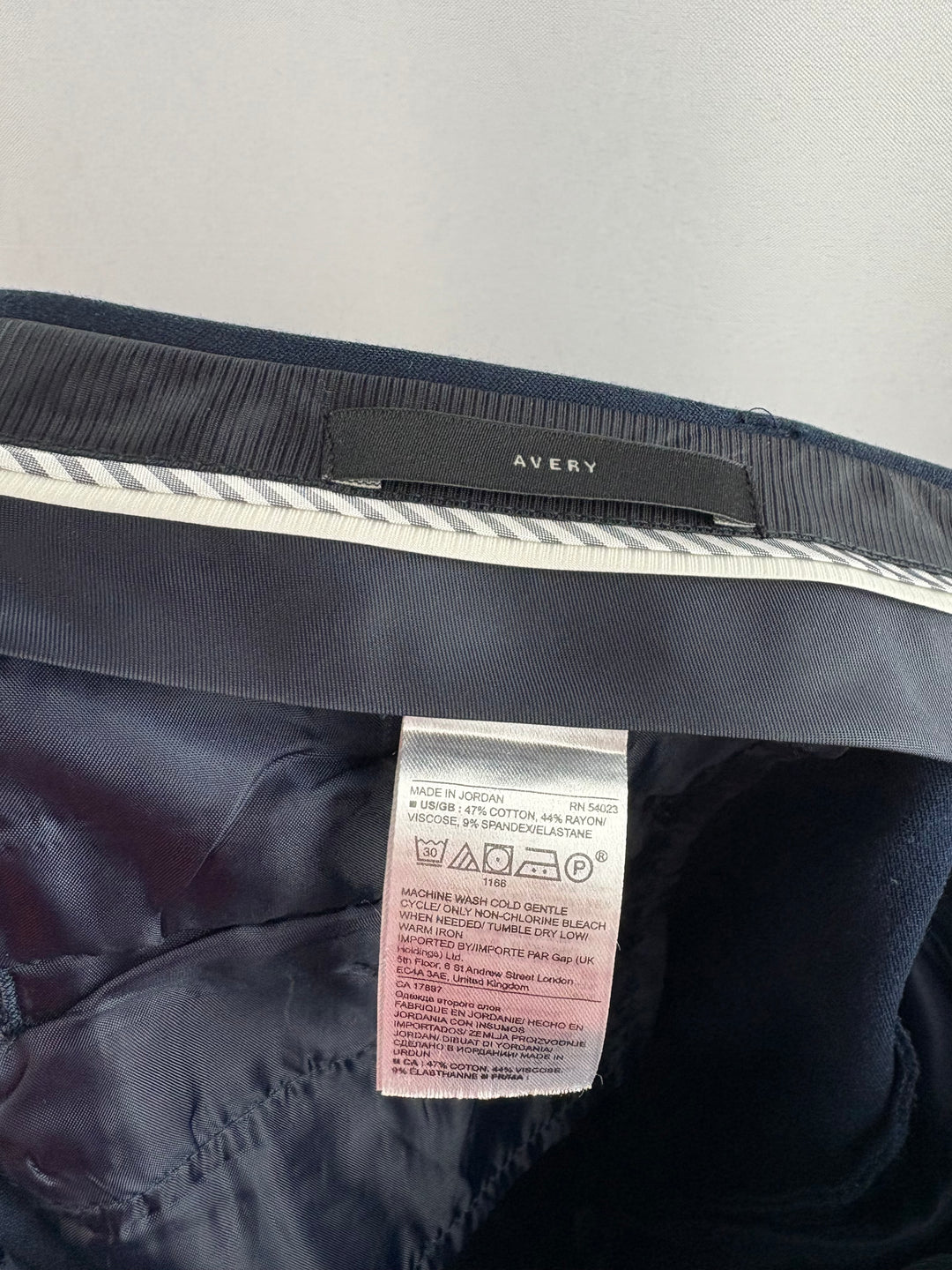 Women’s Banana Republic Size 6 Navy Blue Capri Slacks