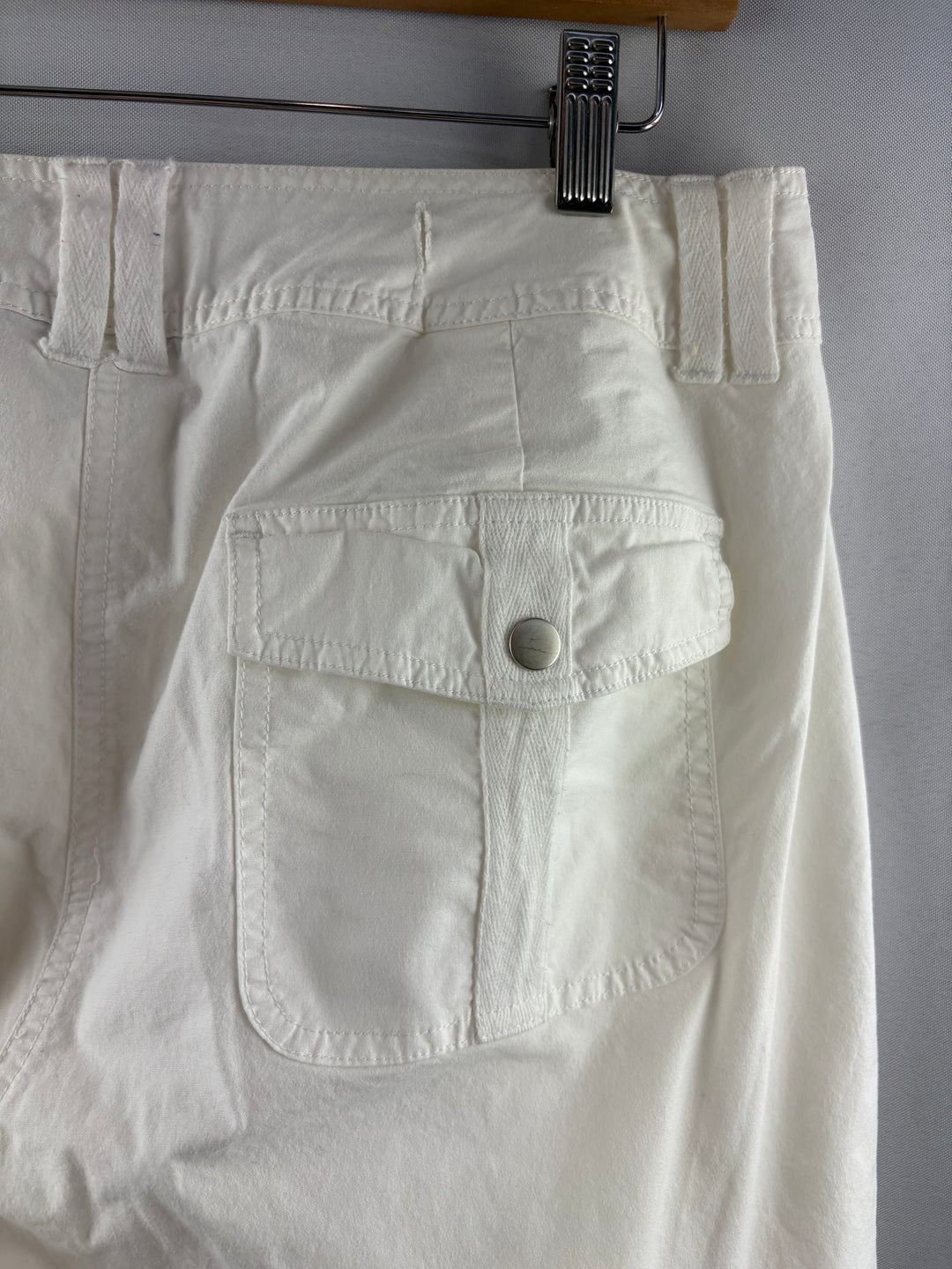 Women’s Avenue Size 14 White Capri Pants