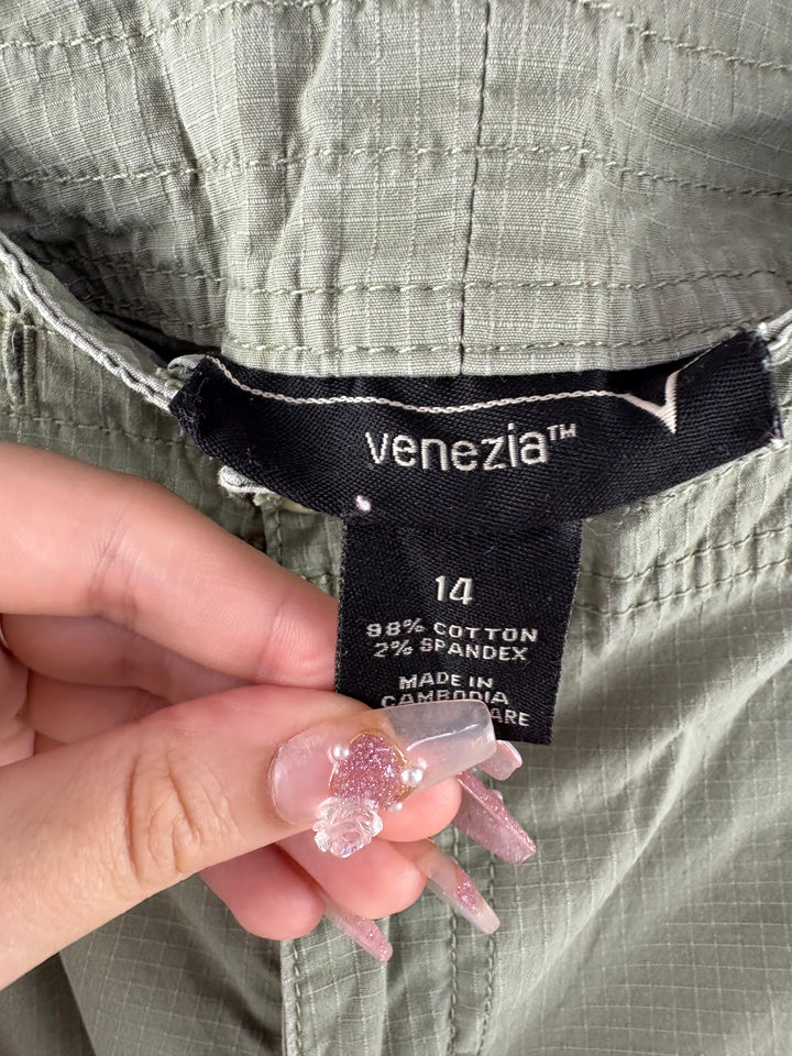 Women’s Venezia Size 14 Army Green Cargo Capris