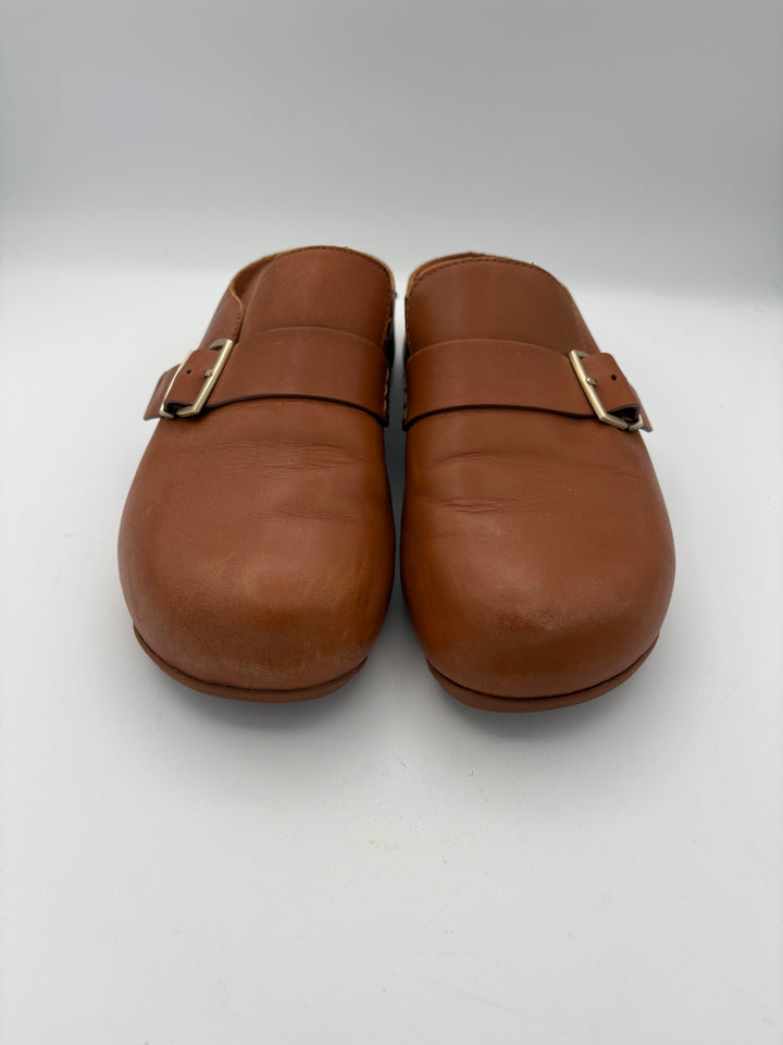 Women’s FitFlop Size 8.5 Medium Brown Clogs w/ Buckle Detail